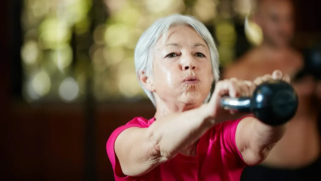 Toning Arms Without the Bulk: Is It Achievable? 1 Woman doing resistance band exercises for toned arms Birmingham